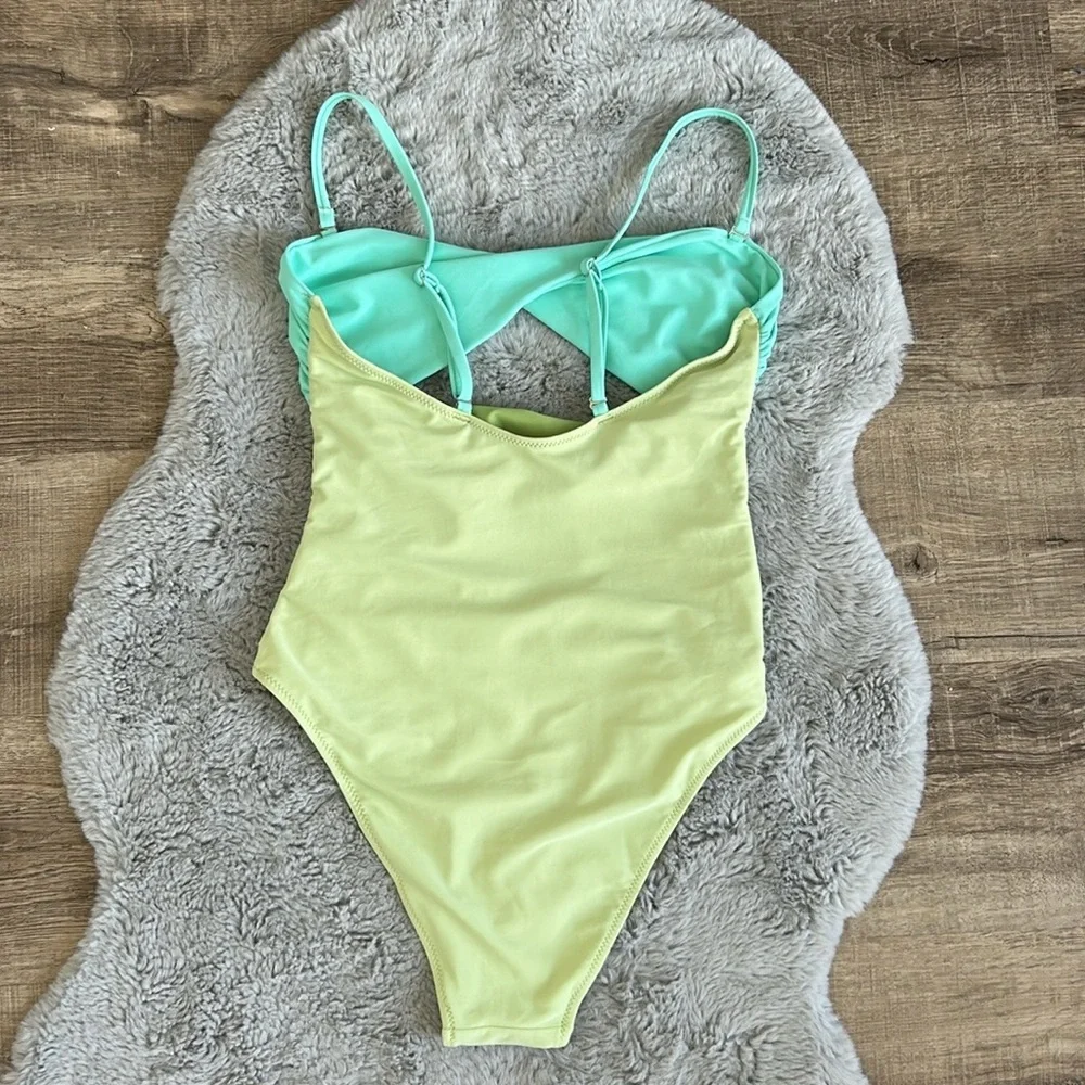 Mermaid Swimwear Cutout Twist Front One Piece Swimsuit M